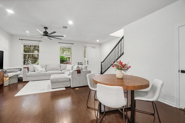 Photo - 1119 Community Dr