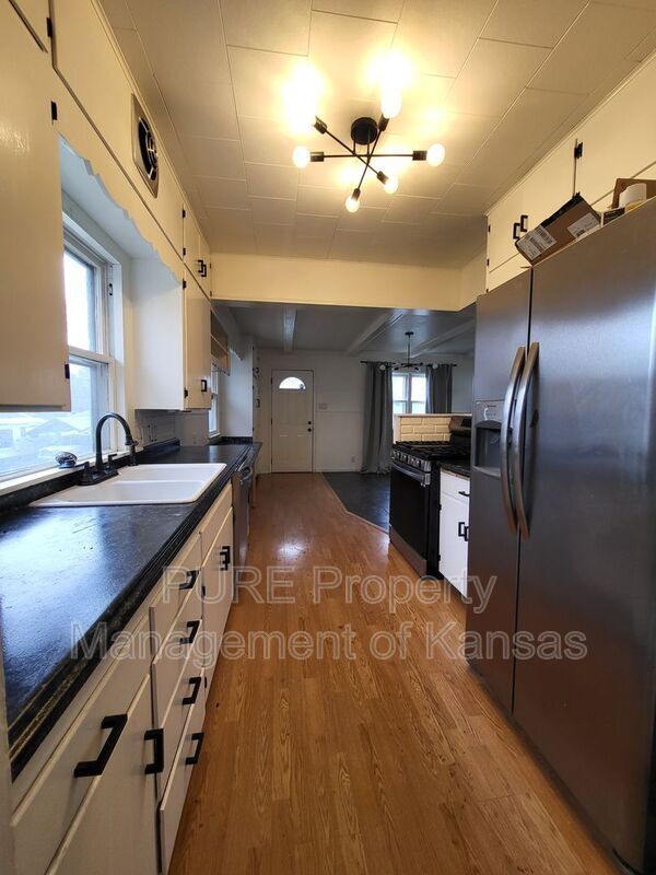 Photo - 118 SW Broadmoor Ave