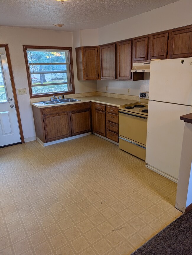 Photo - 401 W Walnut St