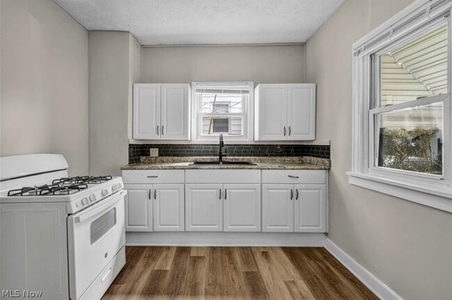 Photo - 936 Selwyn Rd