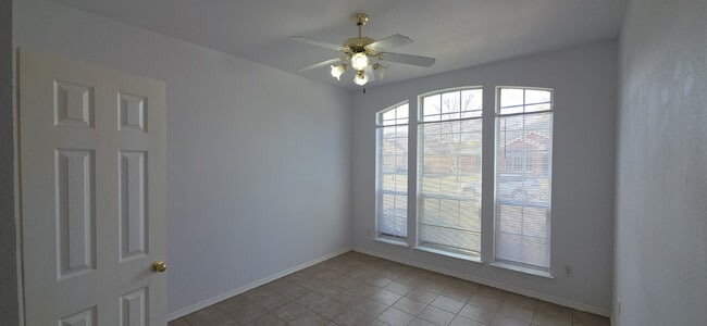 Building Photo - Large 4 Bedroom in Kennedale ISD