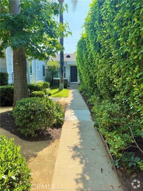 Building Photo - 1040 Havenhurst Dr Rental