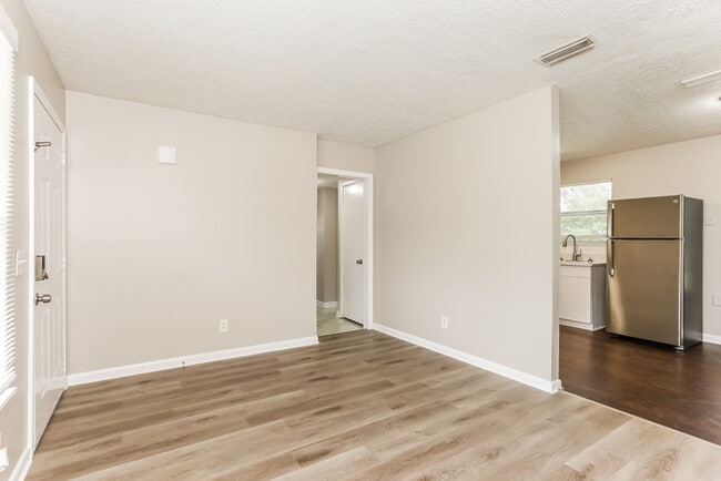 Photo - 8814 Yeoman Dr