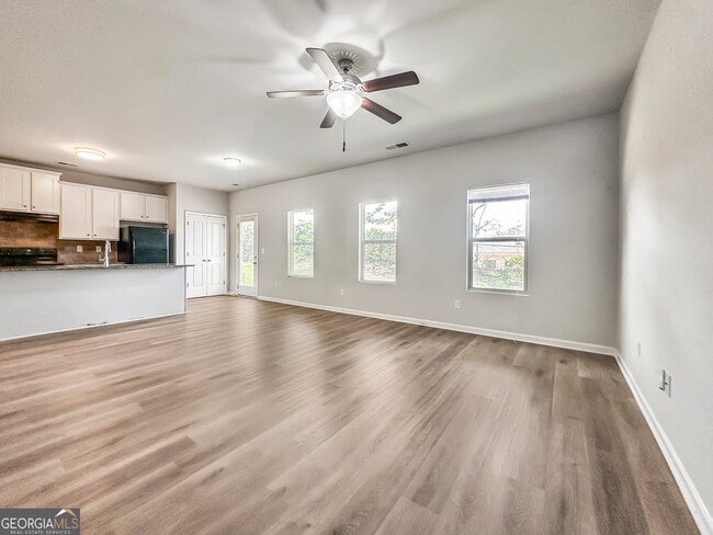 Photo - 196 Daisy Cir