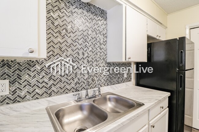 Building Photo - 6 Wagon Cir