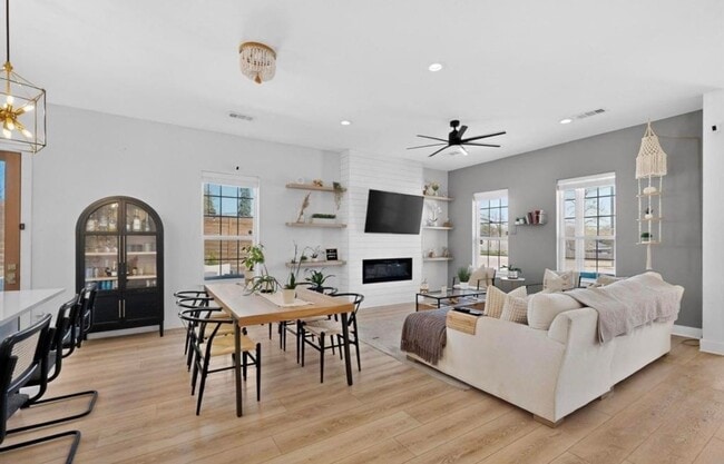 Photo - 3889 Sam Cir