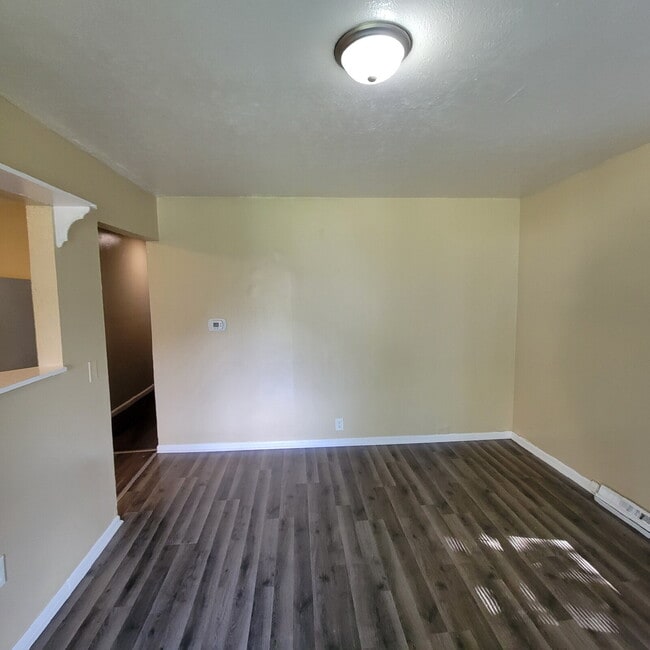 Photo - 3 Bedroom less than a mile from iconic Garfield Park city park & Conservatory