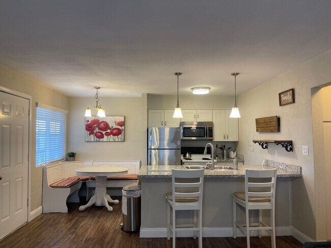 Photo - 590-596 Iris Drive Unidad 596