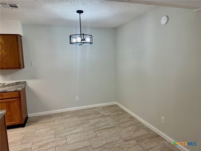Building Photo - 1307 Barbara Dr