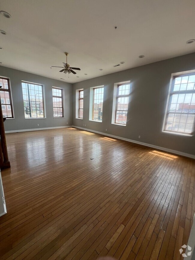 Building Photo - 632 Sycamore St Unit 3 Rental