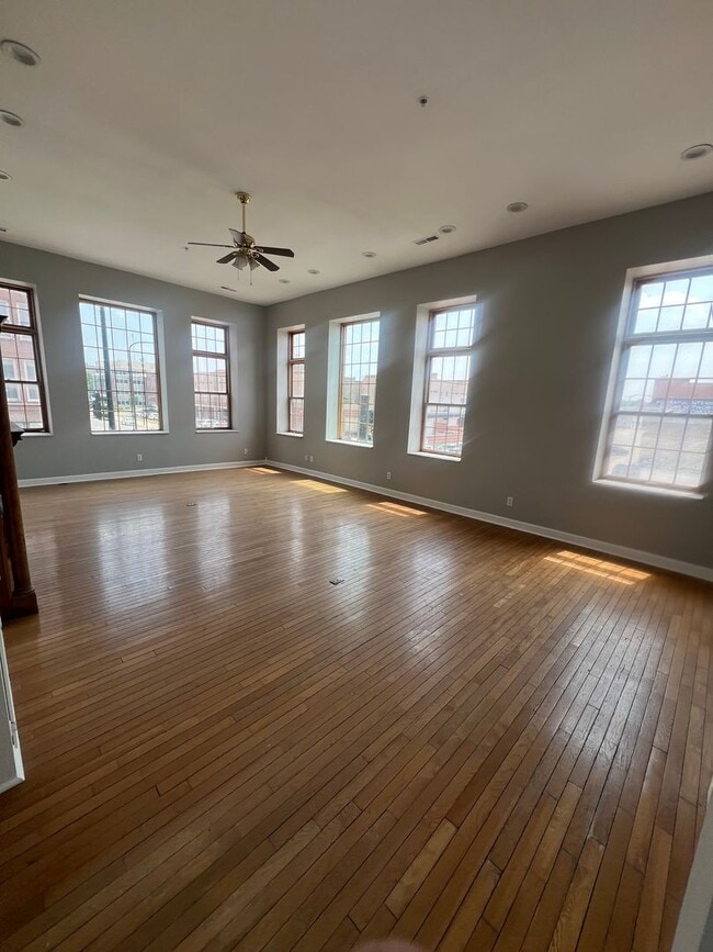 Building Photo - 632 Sycamore St Unit 3 Rental