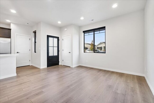 Single-Level Serenity: Your 3 Bedroom, 2 Bath Dream Home Awaits