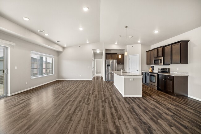 Building Photo - Shadow Crest - Luxury Townhomes