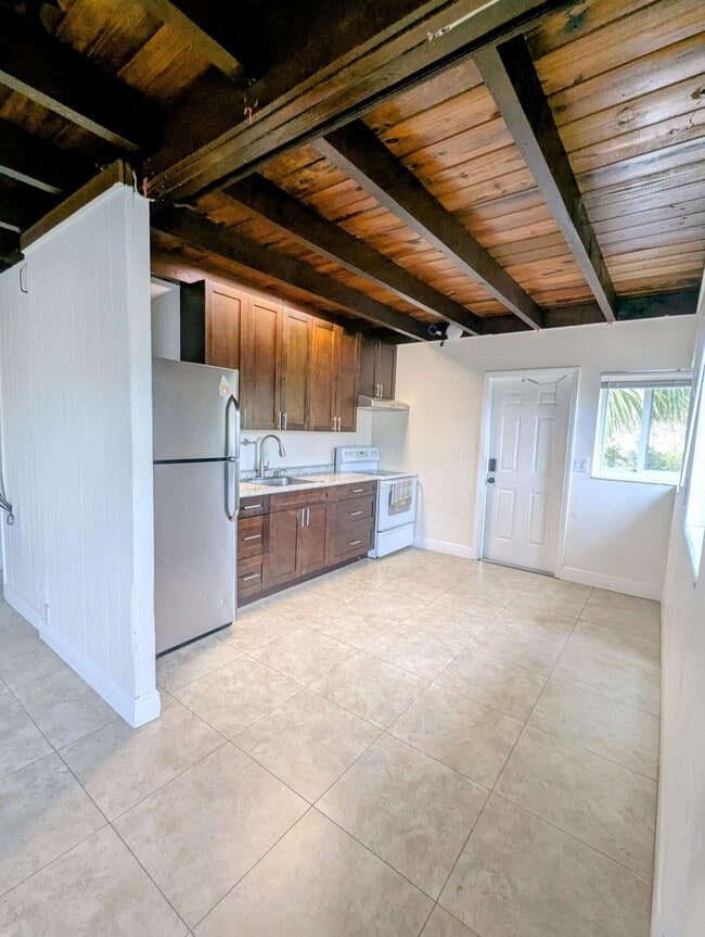 Photo - 321 SE 15th Ave Unidad A5