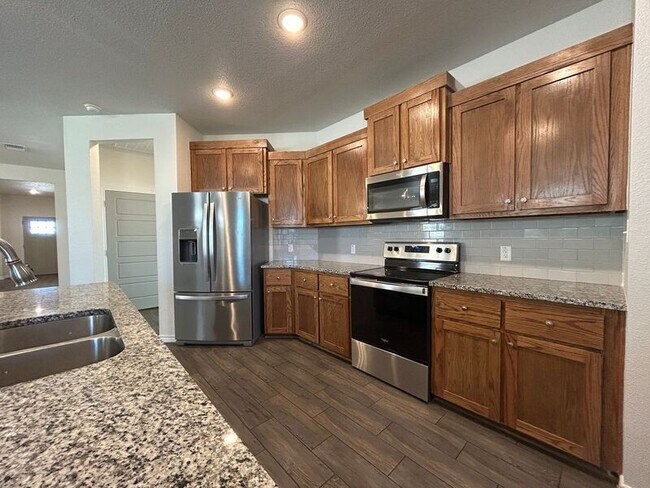 Photo - 2212 Hornbeam St