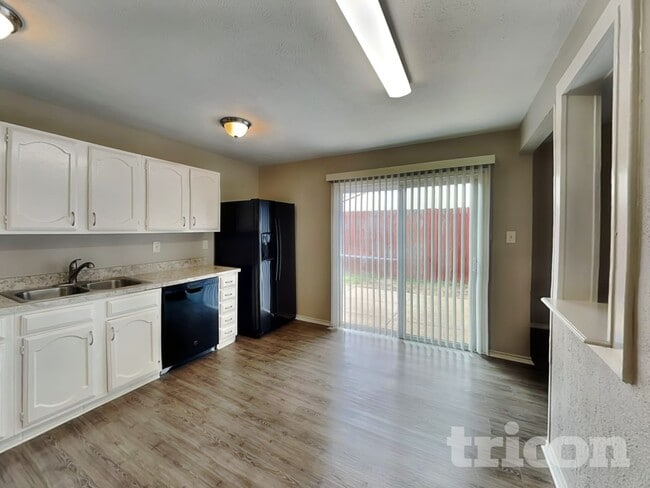 Photo - 7541 Christie Ln