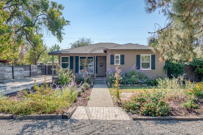 Building Photo - 632 E Ramona Way