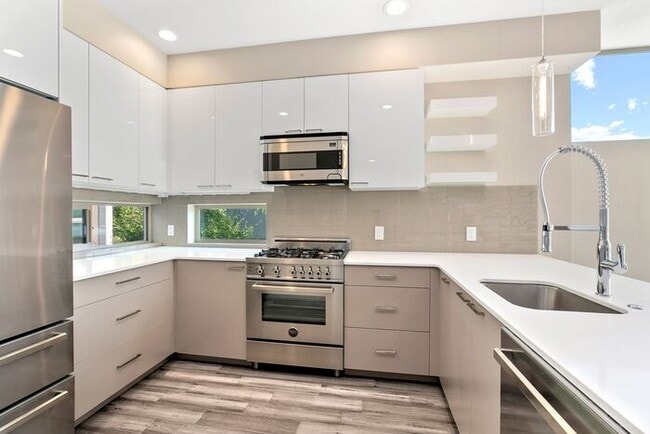 Photo - Elegant Mt. Baker End Unit Townhome with AIR CONDITIONING