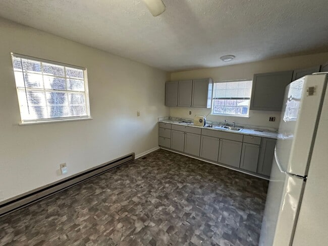 Photo - 3 Bedroom Split Foyer Home off Old Forest ...