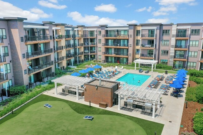 Building Photo - 610 West Rental