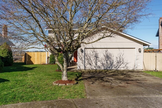 Photo - 4 Bedroom 2.5 Bathroom With Large Fenced B...