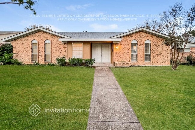 Building Photo - 2324 Lovell Dr