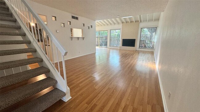 Photo - 8903 Trone Cir Unidad B