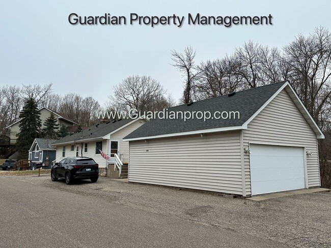 Orono Single Family Home, Large Garage, Sp... - Orono Single Family Home, Large Garage, Sp...
