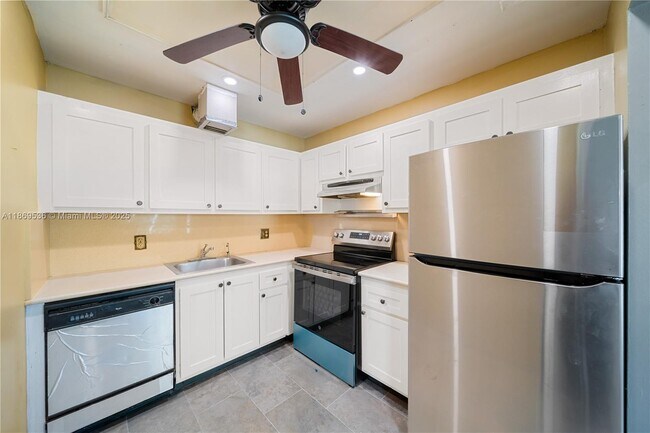 Photo - 13455 SW 3rd St Unit 302S