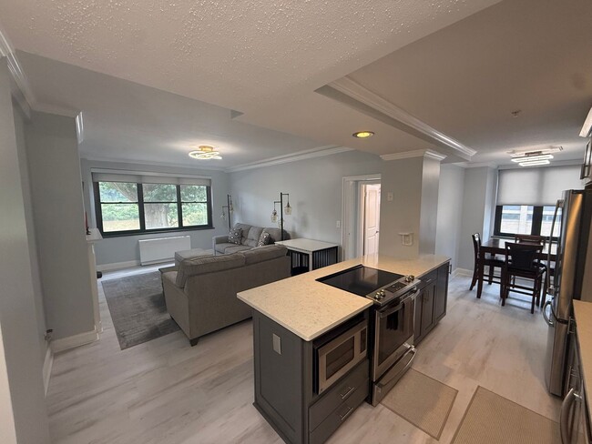 Building Photo - 1108 Kanawha Blvd E Unit 205