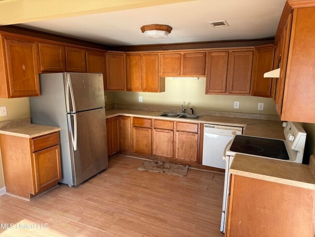 Photo - 10633 Woolmarket Lake Rd