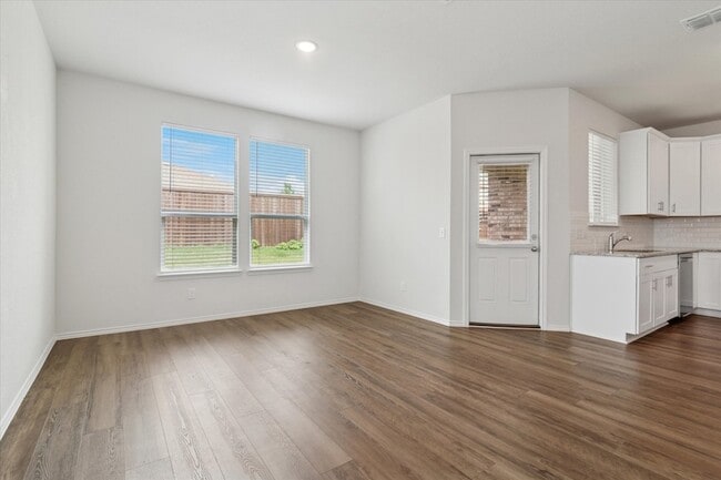 Photo - 2100 Hummingbird St