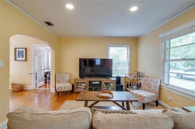 Photo - 407 NE 8th St