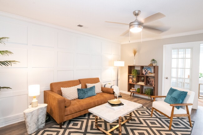 Photo - Avana Avebury