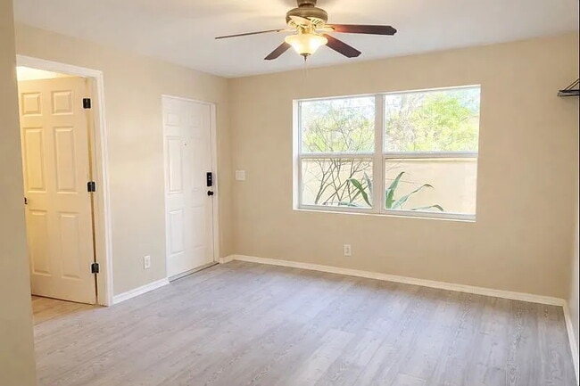 Photo - 420 SE 18th Ct Unit 2