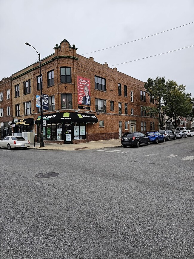 Photo - 1553 N Harding Ave Apartments