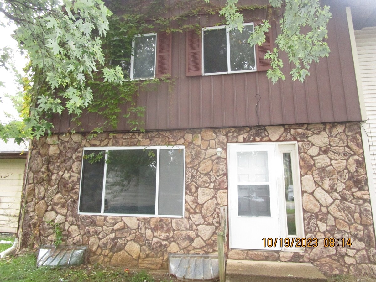Photo - 907 Sprucewood Ln