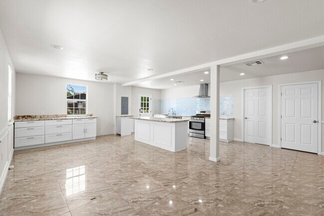 1903 Pinewoods Way