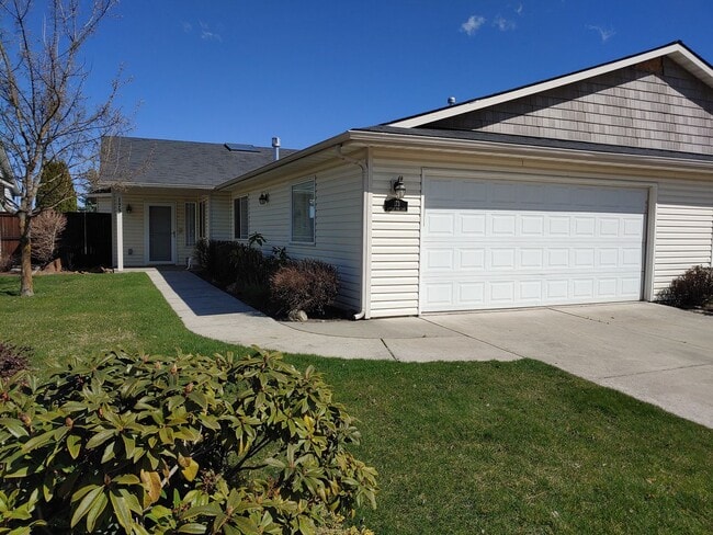 Quiet Neighborhood 55+Community-front land... - Quiet Neighborhood 55+Community-front land... House