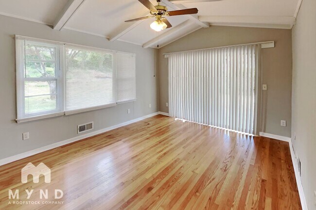 Photo - 1081 McCalla St NE
