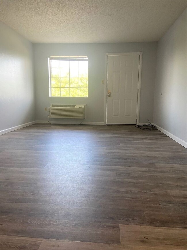 Photo - Studio Apartment in Hollister Unit 5