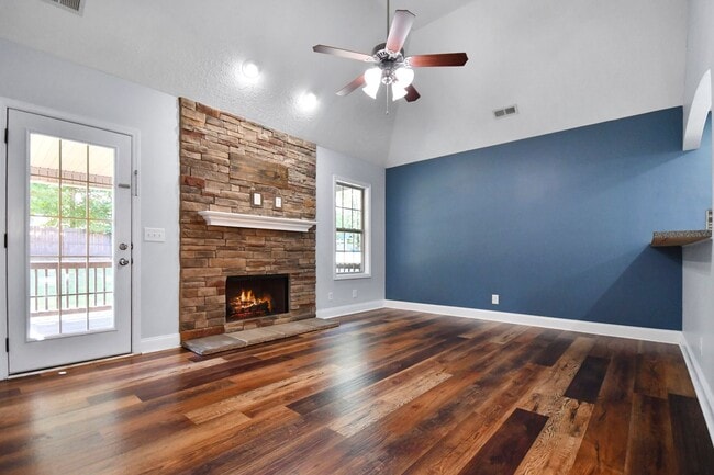 Photo - Pet Friendly Four Bedroom!