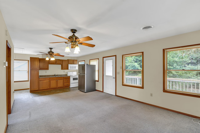 Photo - 1049 Yoder Dr