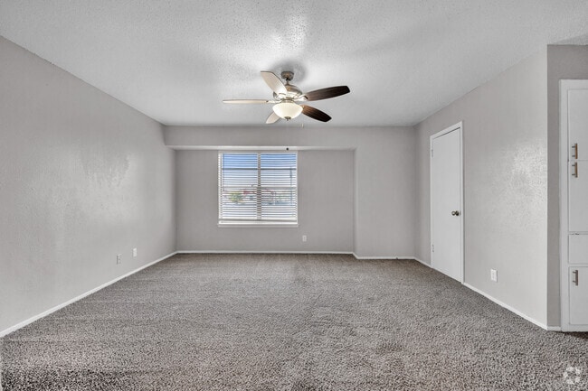 1 BR 1.5 BA, 972 SF. - Creek Bend