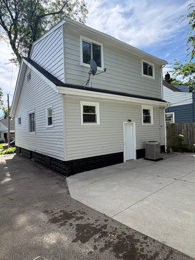 Photo - 308 S Marshall St