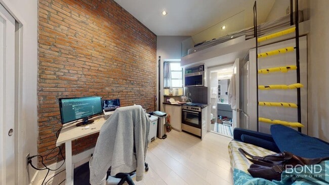 Building Photo - 358 W 51st St Unit EC