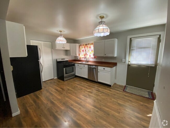 Building Photo - 7012 W 138th Ln Rental
