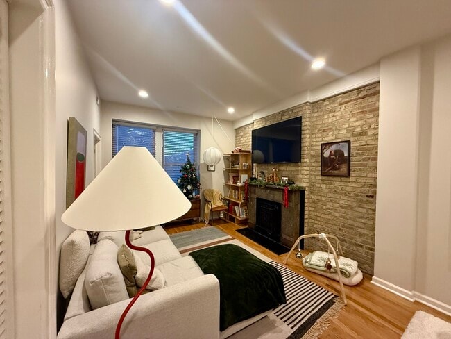 Photo - 1903 N Sheffield Ave Unit 2