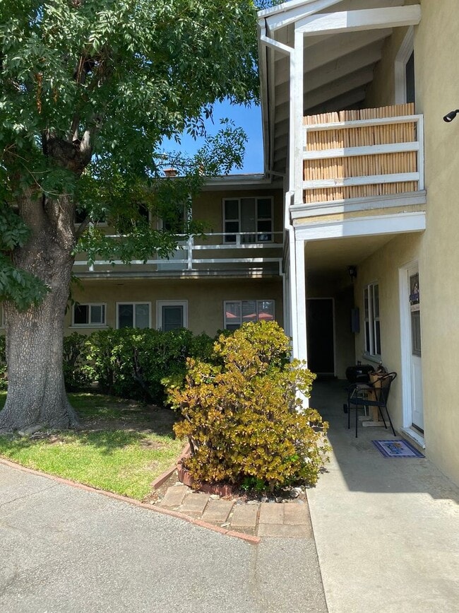 Photo - 1915 Minoru Dr Unidad 1915 #2A