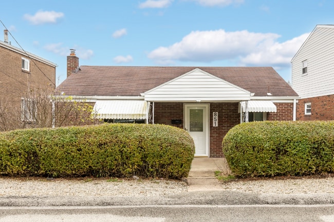 Photo - 851 Florence Ave Unidad Florence